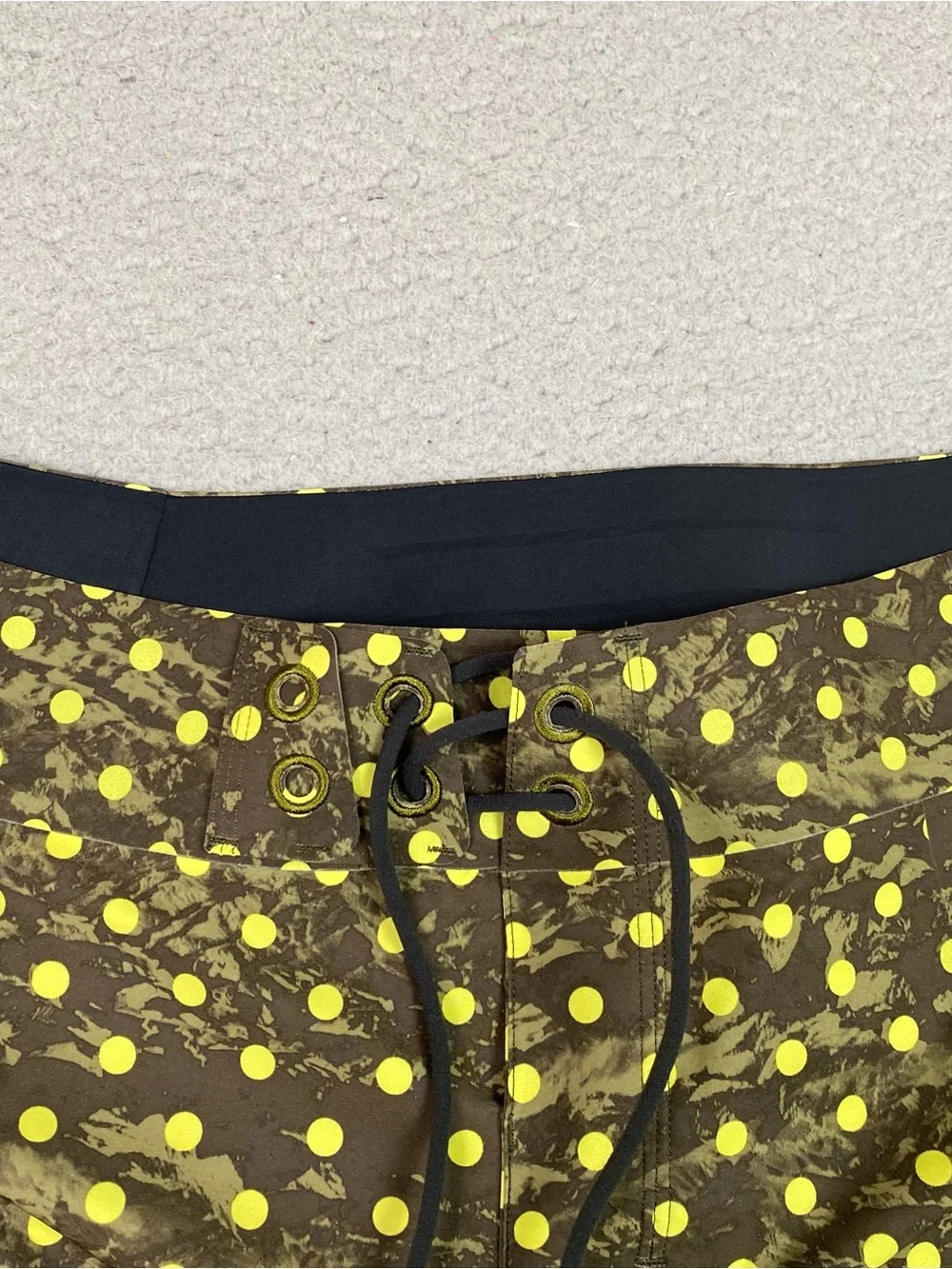 Lululemon Board Shorts Men's Size 36 Yellow Beach Swim Summer Surf Linerless EUC